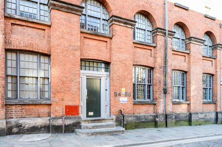 Wood Street, 1 bedroom  Flat to rent, £750 pcm