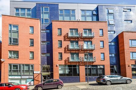 Oldham Street, 2 bedroom  Flat to rent, £1,100 pcm