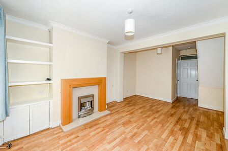 2 bedroom Mid Terrace House to rent