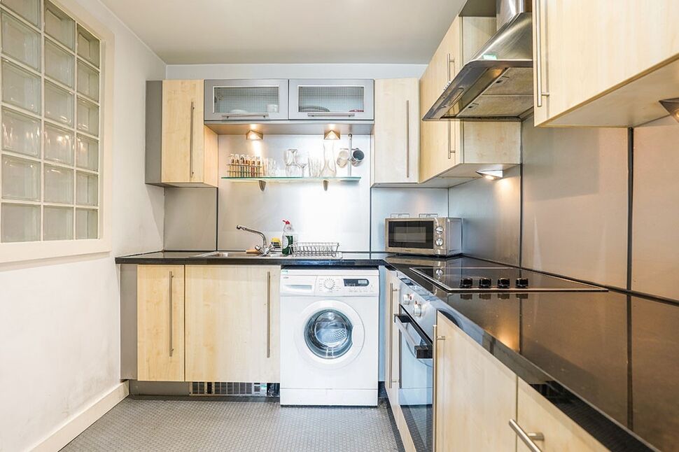 Lounge / Kitchen