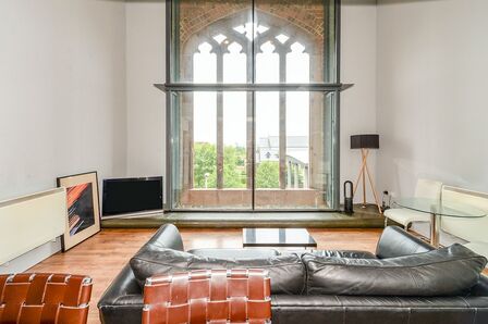 Shaw Street, 1 bedroom Flat to rent, &pound;895 pcm