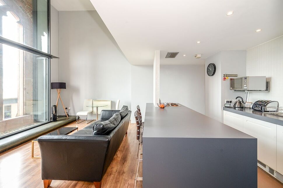 Lounge / Kitchen