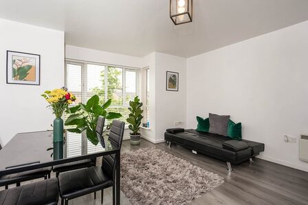 Gilmartin Grove, 2 bedroom Flat to rent, &pound;1,000 pcm