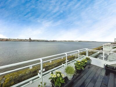 The Colonnades, 3 bedroom  Flat for sale, £750,000