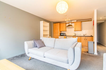 Henry Street, 2 bedroom  Flat to rent, £1,200 pcm