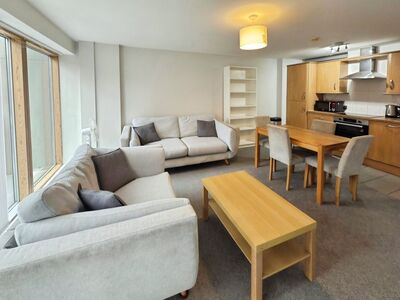 Henry Street, 2 bedroom Flat to rent, &pound;1,150 pcm