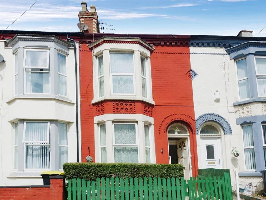 3 bedroom Mid Terrace House for sale