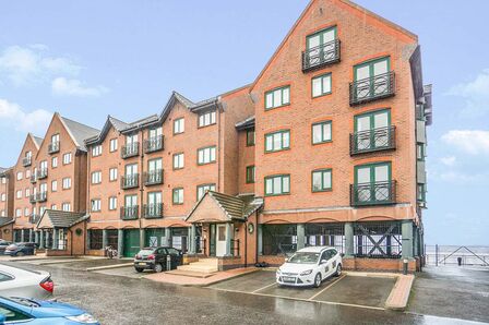 South Ferry Quay, 2 bedroom  Flat for sale, £175,000