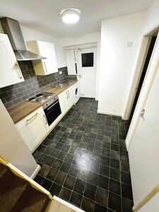 2 bedroom Mid Terrace House to rent
