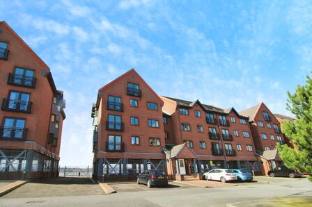 South Ferry Quay, 3 bedroom  Flat for sale, £275,000