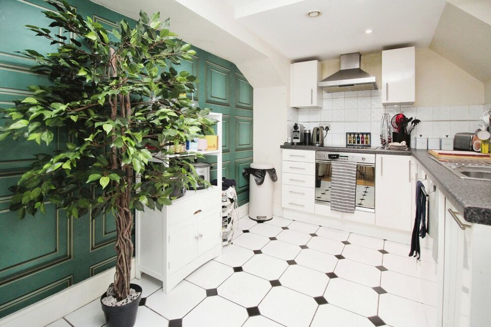 Main image of 2 bedroom  Flat for sale, Temple Lane, Liverpool, Merseyside, L2