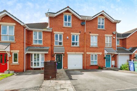 Vulcan Close, 3 bedroom Mid Terrace House for sale, £240,000