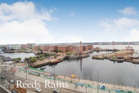Strand Street, 2 bedroom  Flat for sale, £200,000