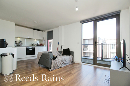 Slater Place, 2 bedroom  Flat for sale, £225,000