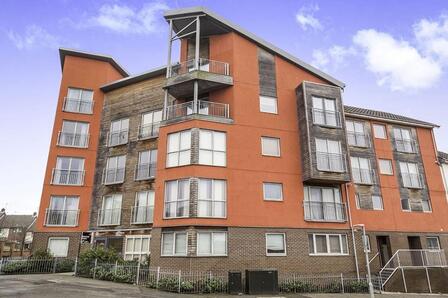 2 bedroom Flat for sale