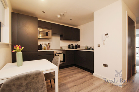 Norfolk Street, 2 bedroom Flat for sale, &pound;155,000