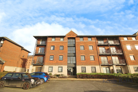 Waterloo Road, 2 bedroom  Flat for sale, £185,000