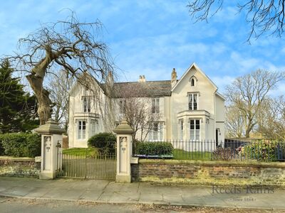 Fairfield Crescent, 5 bedroom Semi Detached House for sale, £450,000