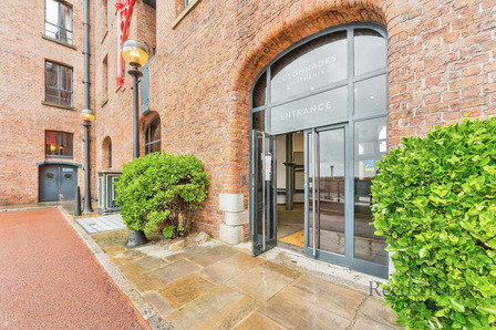 The Colonnades, 2 bedroom  Flat for sale, £300,000