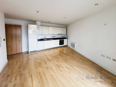 Princes Parade, 2 bedroom  Flat to rent, £1,050 pcm