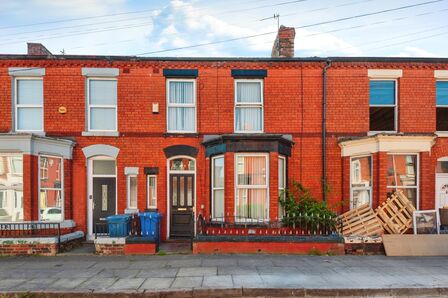 3 bedroom Mid Terrace House for sale