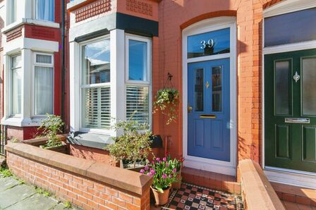 3 bedroom Mid Terrace House for sale