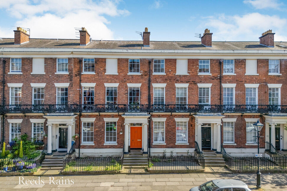 3 bedroom Mid Terrace House for sale