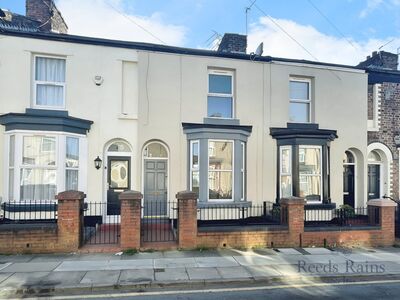3 bedroom Mid Terrace House for sale