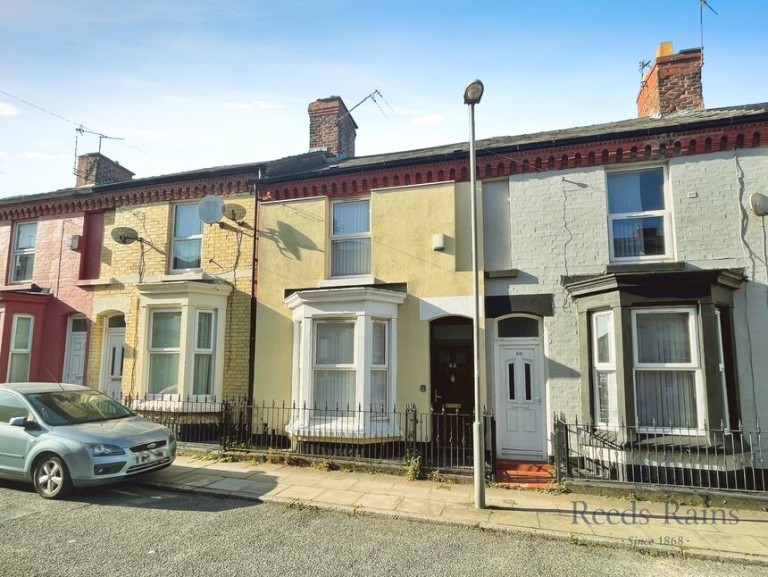 2 bedroom Mid Terrace House for sale