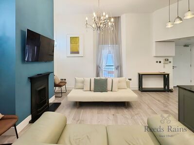 Stowell Street, 2 bedroom  Flat to rent, £1,400 pcm