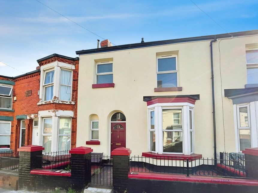 3 bedroom Mid Terrace House for sale