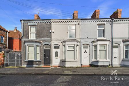 2 bedroom Mid Terrace House for sale