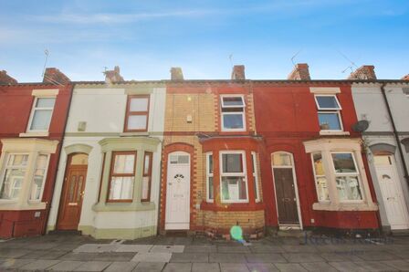 3 bedroom Mid Terrace House for sale