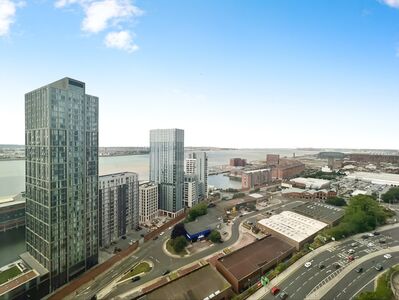 Brook Street, 2 bedroom  Flat for sale, £200,000