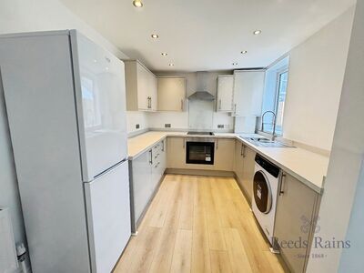 Adelaide Road, 3 bedroom Mid Terrace House to rent, £1,250 pcm