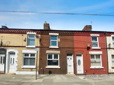 3 bedroom Mid Terrace House for sale