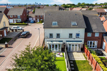 4 bedroom End Terrace House for sale