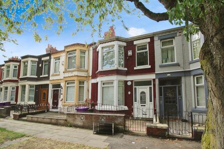 3 bedroom Mid Terrace House for sale