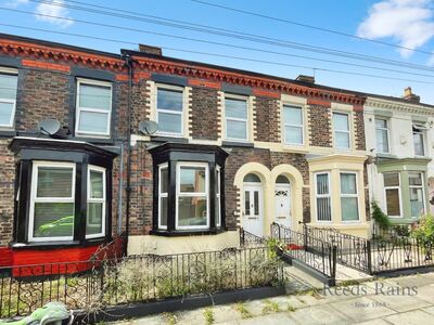 3 bedroom Mid Terrace House for sale