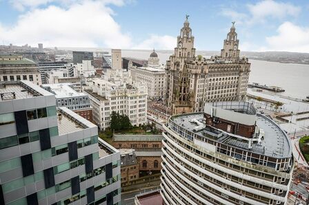 Rumford Place, 3 bedroom  Flat to rent, £4,500 pcm