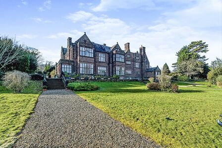 Seafarers Drive, 3 bedroom  Flat to rent, £2,400 pcm