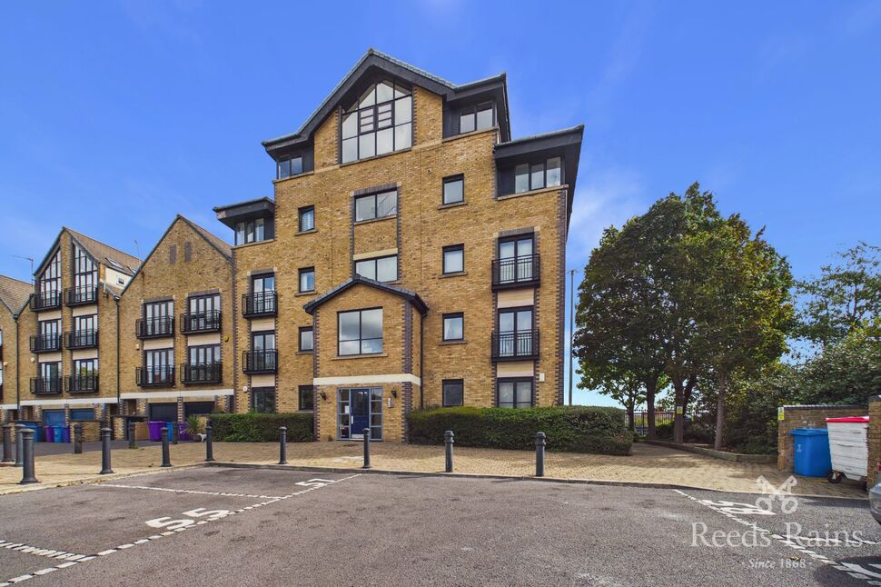 2 bedroom Flat for sale