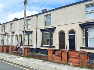 3 bedroom Mid Terrace House for sale
