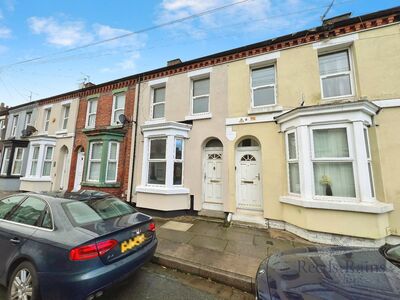 3 bedroom Mid Terrace House for sale