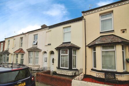 3 bedroom Mid Terrace House for sale