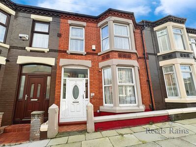3 bedroom Mid Terrace House to rent