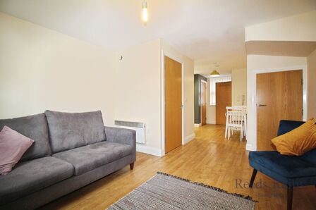 2 bedroom Flat for sale