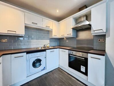 Adler Way, 1 bedroom Flat for sale, &pound;100,000