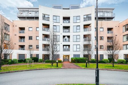 Adler Way, 1 bedroom Flat for sale, &pound;100,000