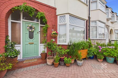 3 bedroom Mid Terrace House to rent